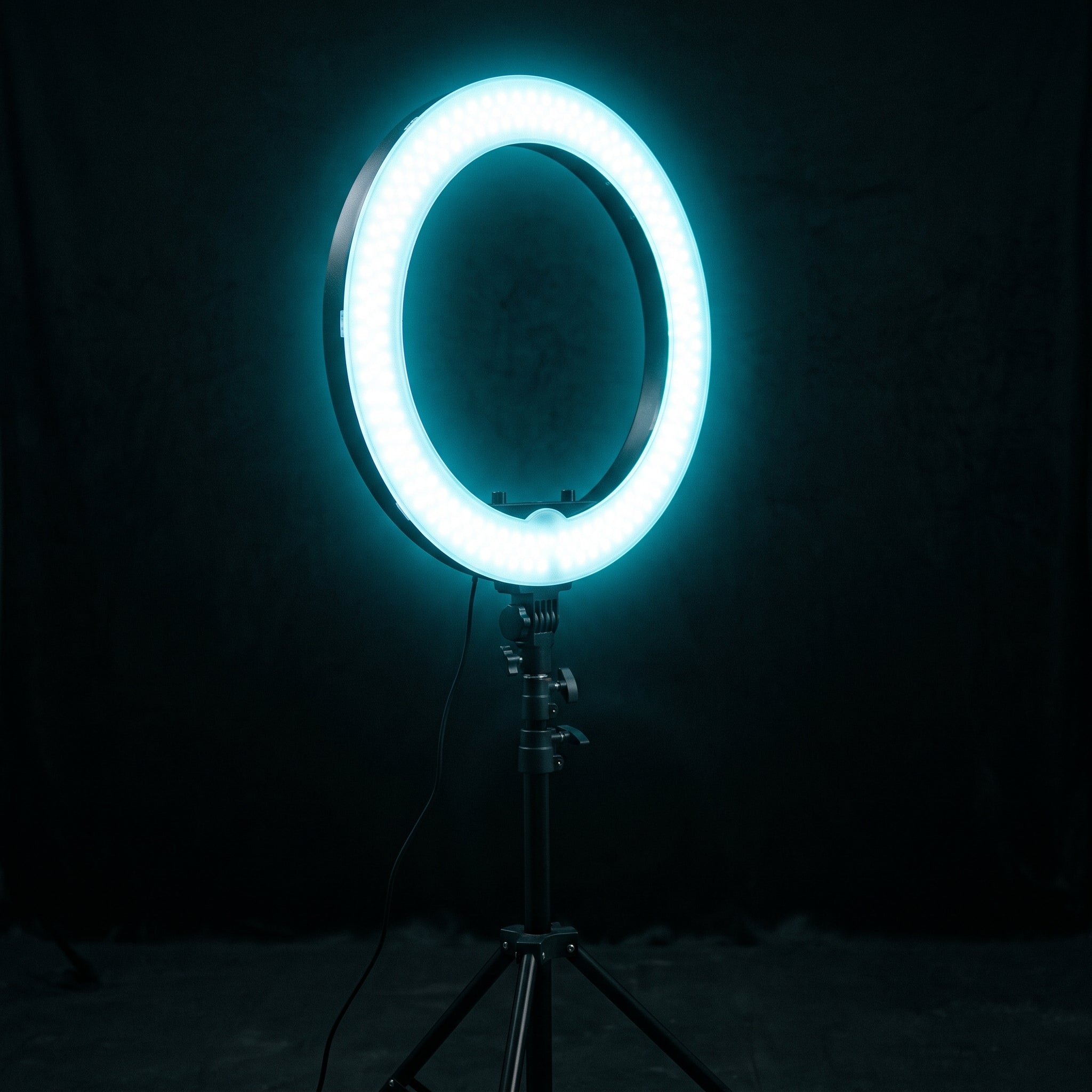 Techromagnon — LED ring light and studio panel lighting setup