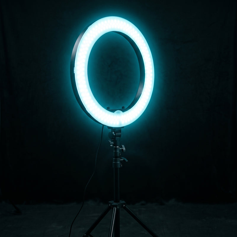 Techromagnon — LED ring light and studio panel lighting setup