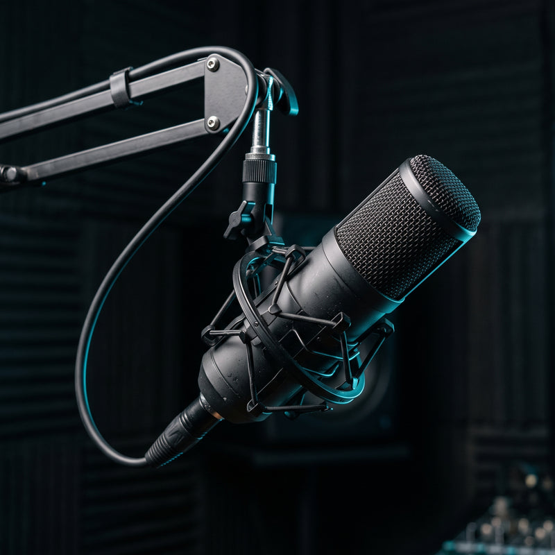 Techromagnon — USB condenser microphone on a boom arm