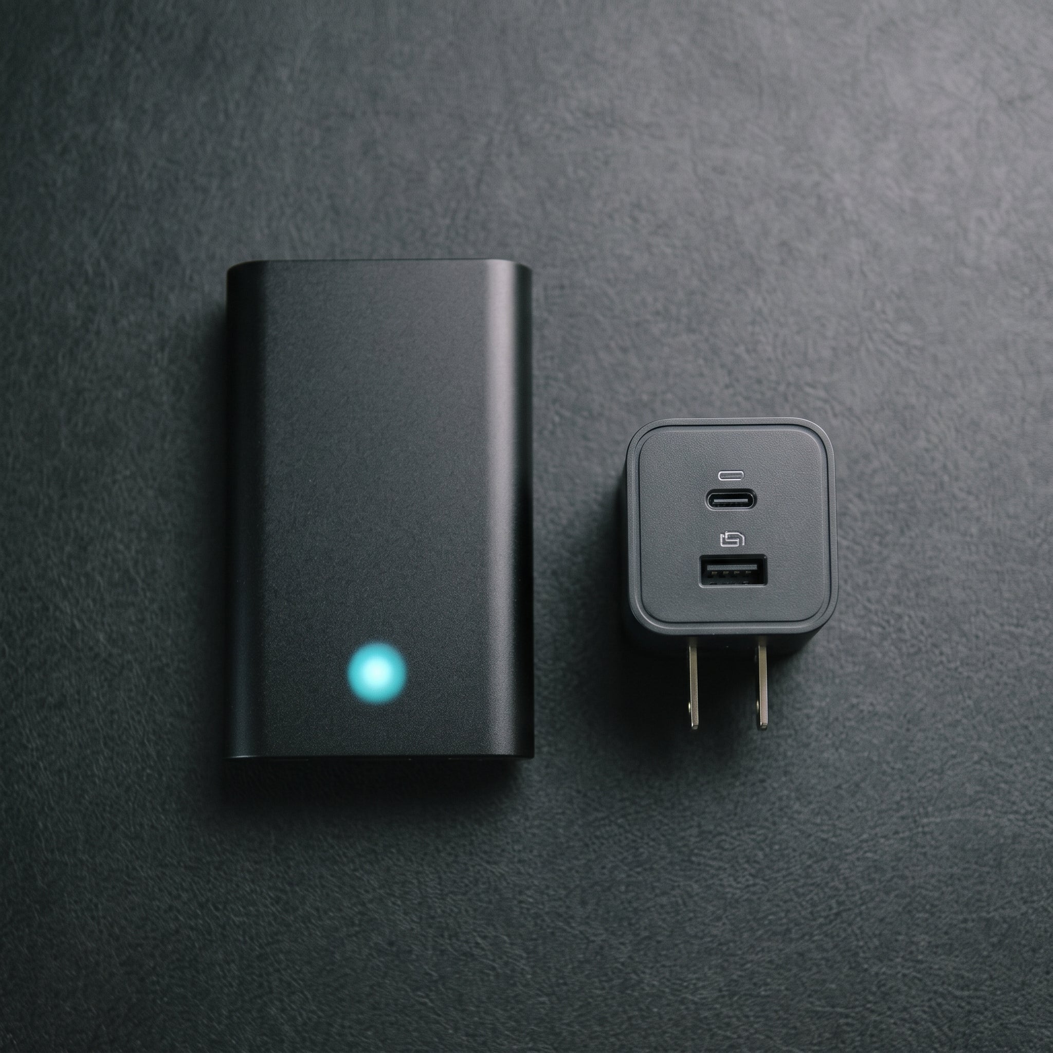 Techromagnon — Portable power bank and fast wall charger