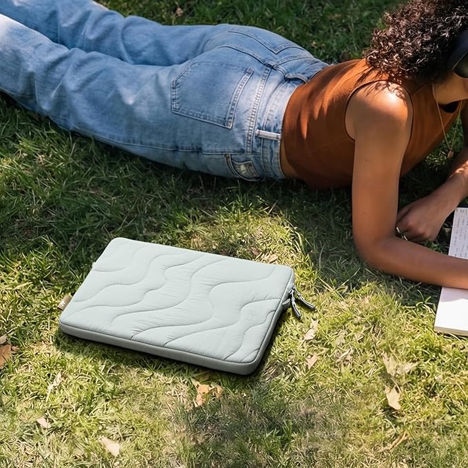 tomtoc 360 Protective Puffy Laptop Sleeve for 16-inch MacBook Pro M5 Pro/Max (2026) A3428 A3429, M4/M3/M2/M1 Pro/Max A3403 A3186 A2991, Quilted Design Soft Cute Puffer Bag Case for Dell XPS 16 Laptop